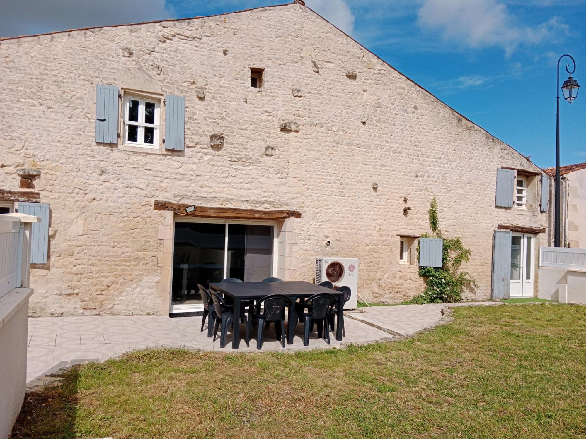 La Grange Pyratelle Villa Puyravault  Exterior photo